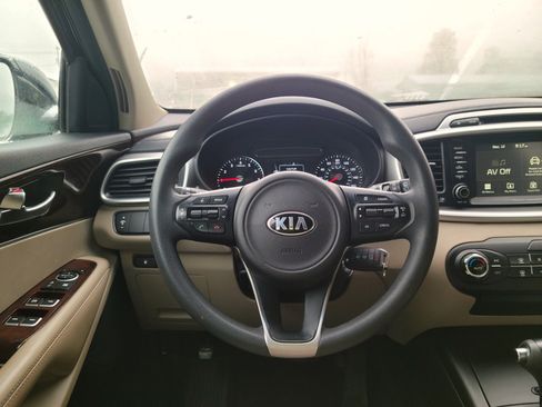 Used 2018 Kia Sorento AWD image 10