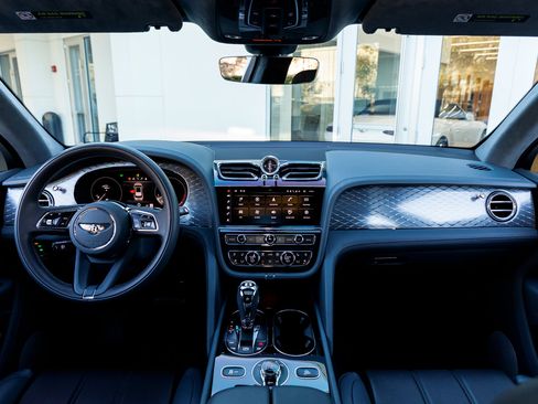 Used 2023 Bentley Bentayga image 4