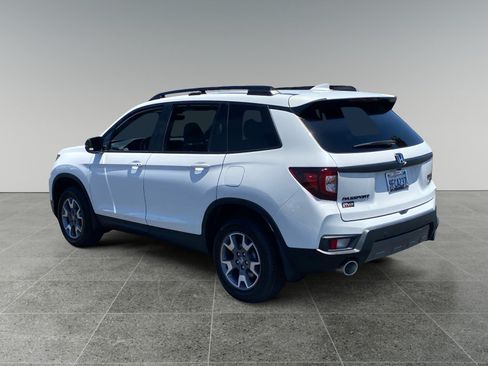 Used 2023 Honda Passport TrailSport image 3
