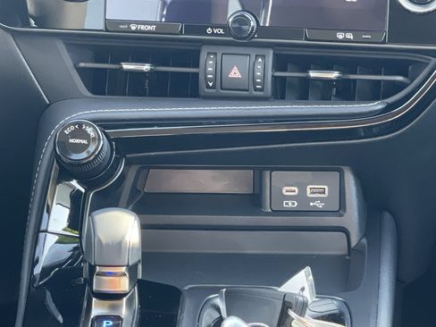 Used 2024 Lexus NX 250 FWD image 13