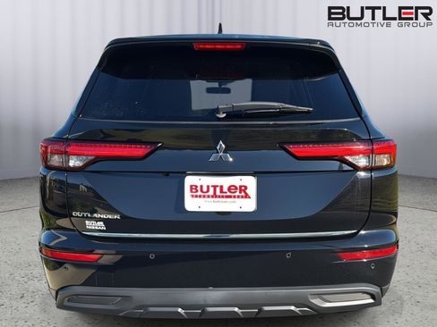 Used 2024 Mitsubishi Outlander ES image 4