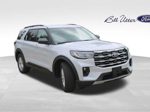 New 2026 Ford Explorer Active image 2