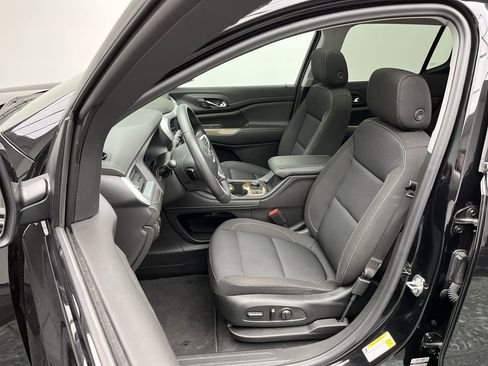 Certified 2023 GMC Acadia SLE w/ Driver Convenience Package image 10