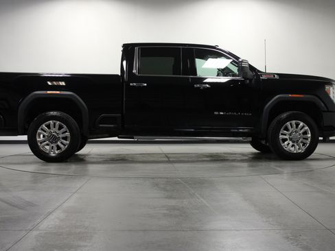 Used 2023 GMC Sierra 3500 Denali AWD/4WD image 3