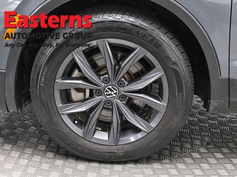 Used 2022 Volkswagen Tiguan SE w/ Panoramic Sunroof Package image 32