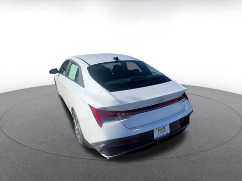 Used 2025 Hyundai Elantra Limited image 11
