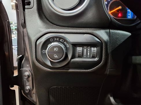 Used 2020 Jeep Gladiator Overland AWD/4WD image 12