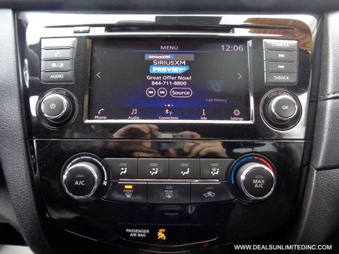 Used 2020 Nissan Rogue S w/ Special Edition Package image 12