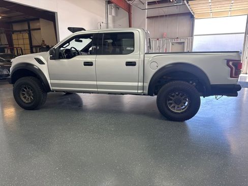 Used 2017 Ford F150 Raptor w/ Equipment Group 802A Luxury AWD/4WD image 7
