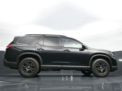 Used 2025 Honda Pilot TrailSport image 33