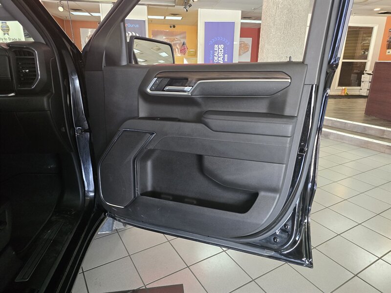 Used 2025 GMC Sierra 1500 SLT AWD/4WD image 11