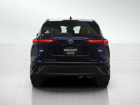Used 2022 Toyota Highlander XLE image 4