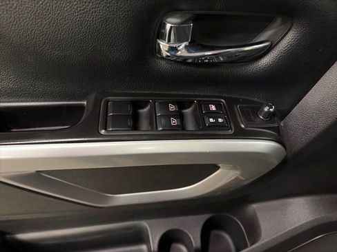 Used 2019 Nissan Titan SV w/ SV Convenience Package image 14