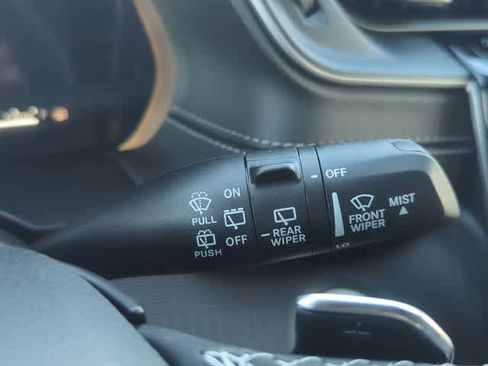 Used 2025 Jeep Grand Cherokee Laredo image 25