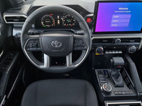 Certified 2025 Toyota Tacoma TRD Off-Road AWD/4WD image 12