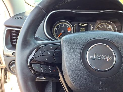 Used 2021 Jeep Cherokee Latitude Plus AWD/4WD image 17
