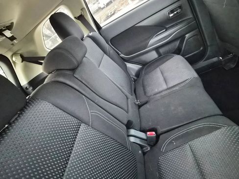 Used 2020 Mitsubishi Outlander ES image 32