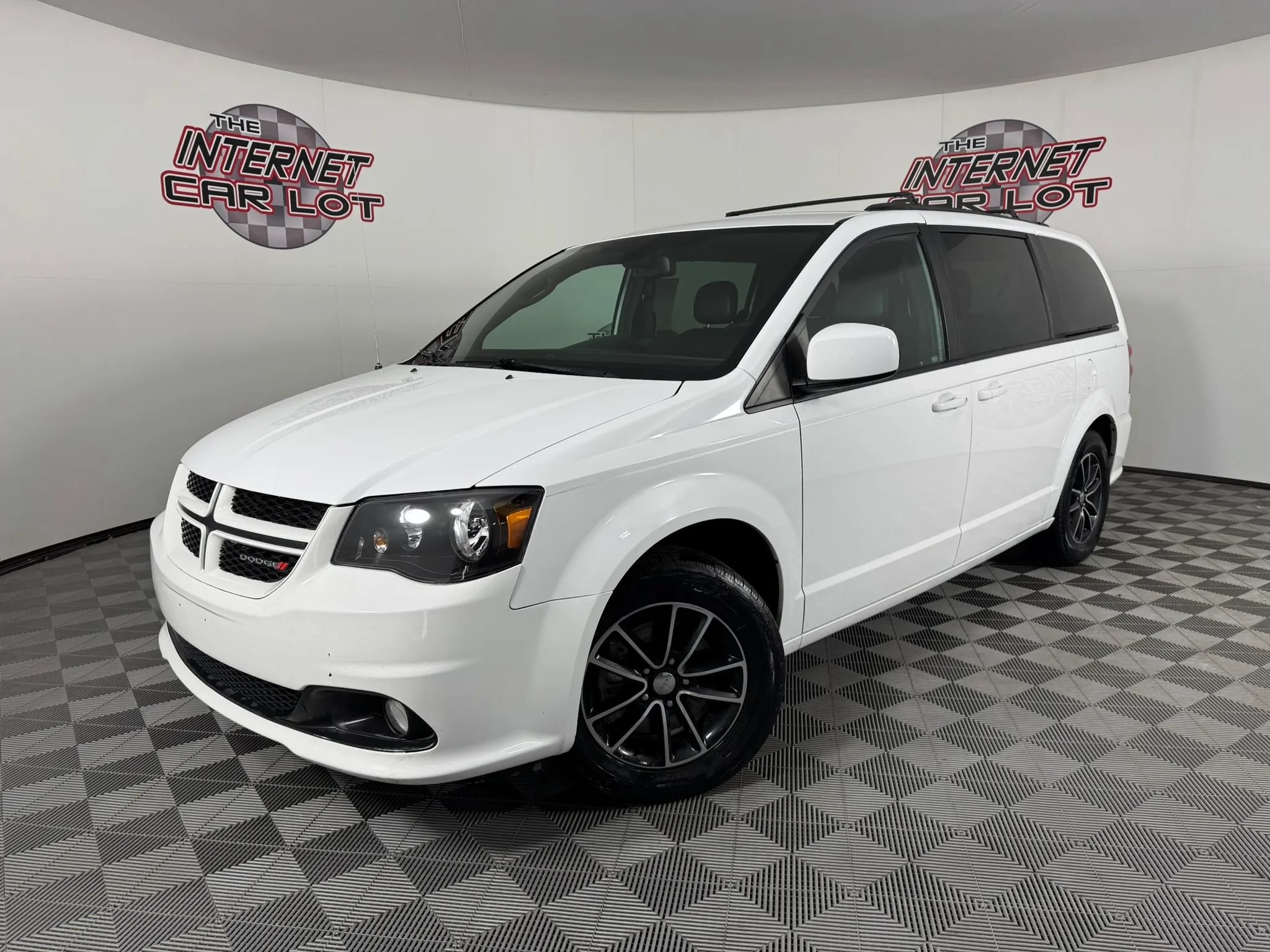 Used 2018 Dodge Grand Caravan GT FWD image 1