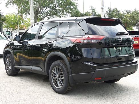 Used 2024 Nissan Rogue S FWD image 6