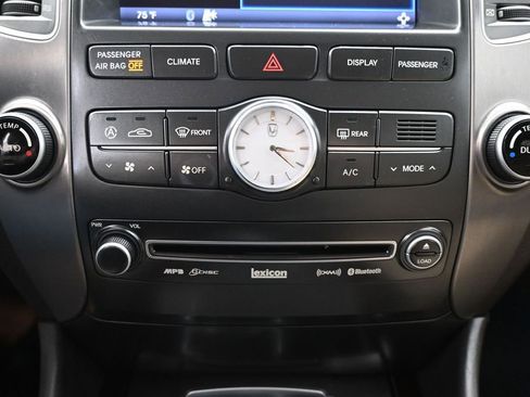 Used 2012 Hyundai Equus Signature RWD image 16