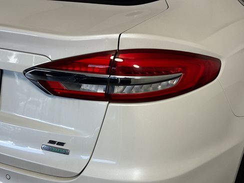 Used 2020 Ford Fusion SE image 34