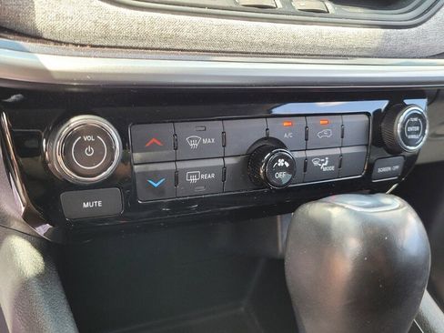 Used 2022 Jeep Compass Latitude image 20