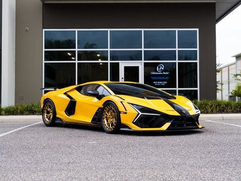 Used 2025 Lamborghini Revuelto AWD/4WD image 1