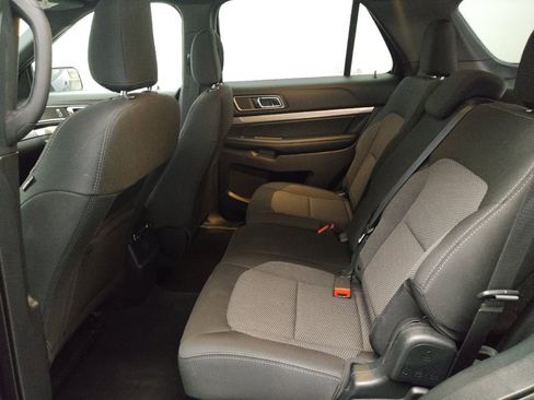 Used 2019 Ford Explorer XLT AWD/4WD image 18