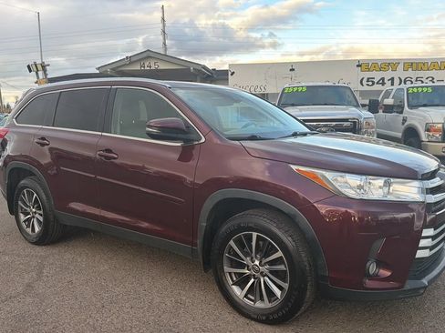 Used 2019 Toyota Highlander XLE w/ Protection Package #3 AWD/4WD image 2