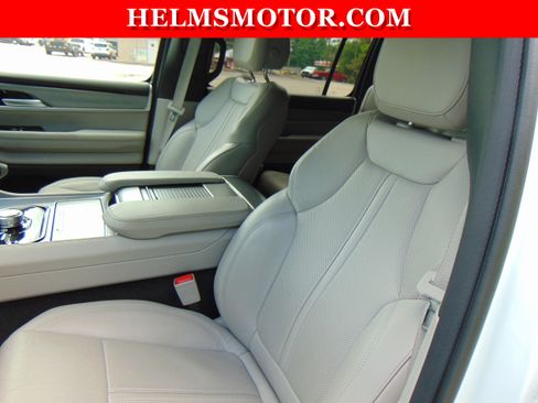 Certified 2025 Jeep Wagoneer 4WD image 24