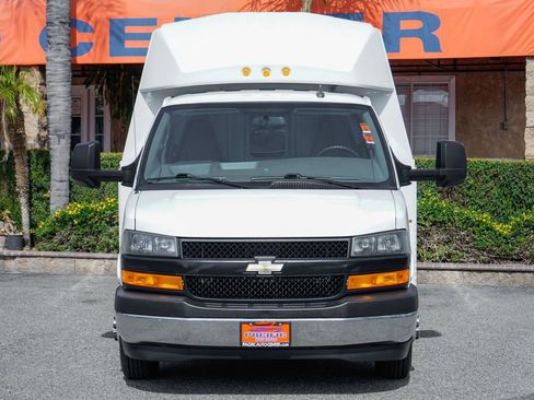 Used 2019 Chevrolet Express 4500 w/ Power Convenience Package RWD image 3