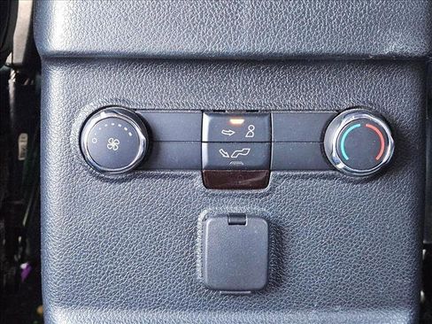 Used 2016 Ford Explorer XLT w/ Equipment Group 202A FWD image 27