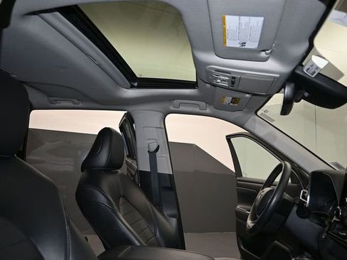 Used 2022 Toyota Highlander XLE image 34