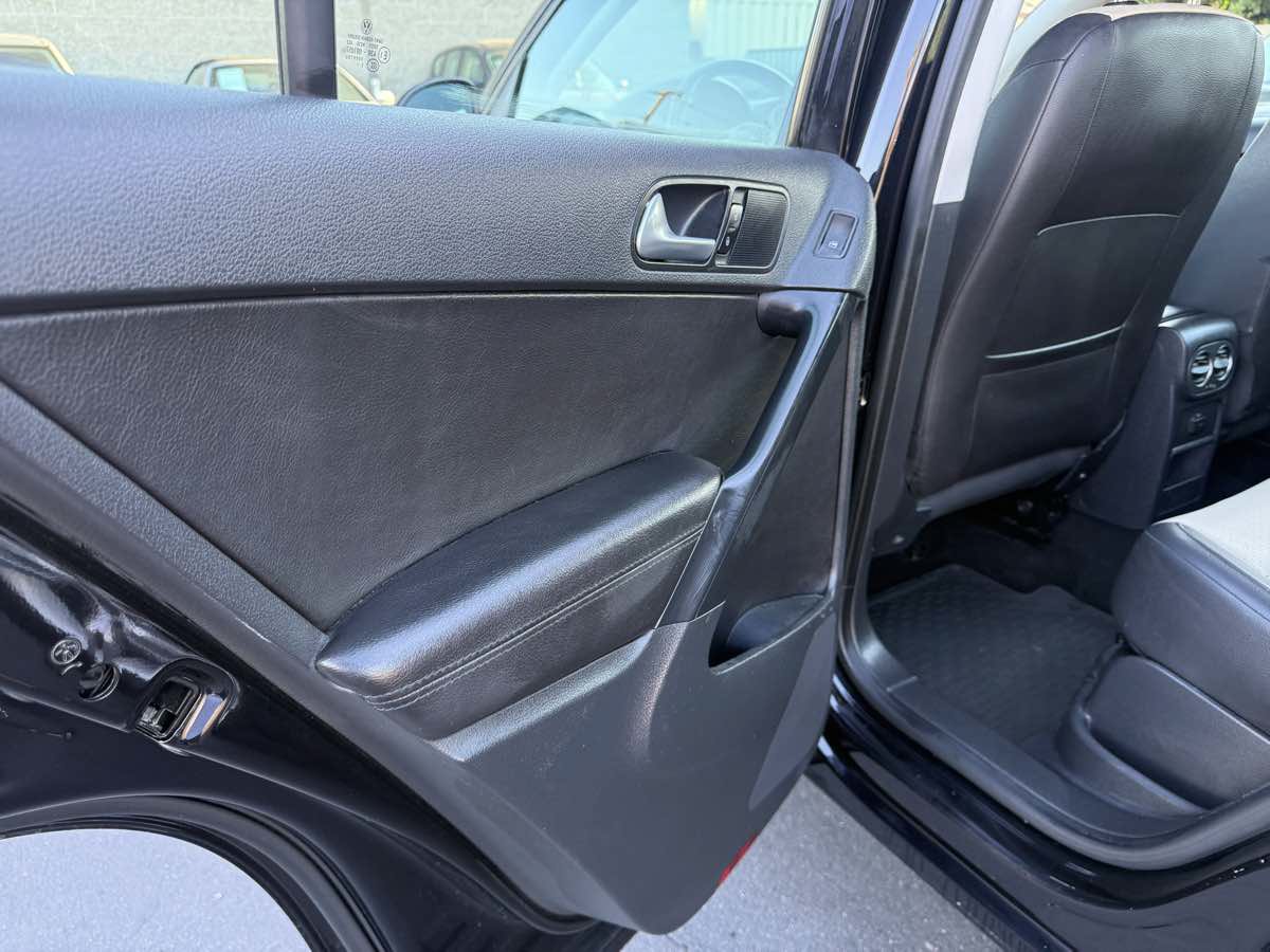 Used 2016 Volkswagen Tiguan S FWD image 17