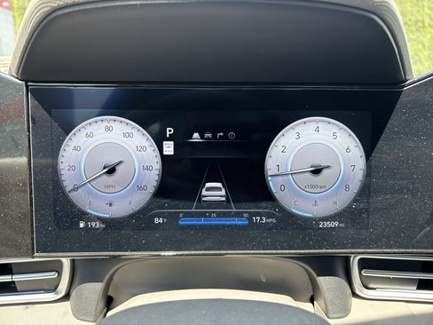 Used 2025 Hyundai Elantra SEL FWD image 21