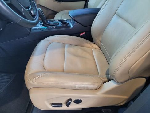 Used 2017 Ford Explorer XLT w/ Equipment Group 202A FWD image 16