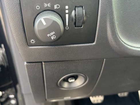 Used 2009 Dodge Challenger R/T image 28