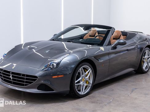 Used 2017 Ferrari California T RWD image 8