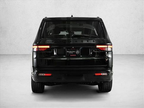 Used 2022 Jeep Wagoneer Series III AWD/4WD image 7