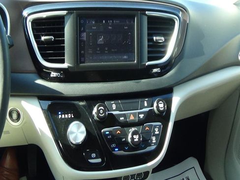 Used 2023 Chrysler Voyager LX image 24