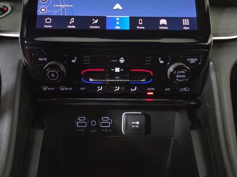 Used 2024 Jeep Grand Cherokee Limited w/ Black Appearance Package AWD/4WD image 24