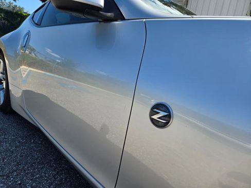 Used 2009 Nissan 370Z Touring image 3