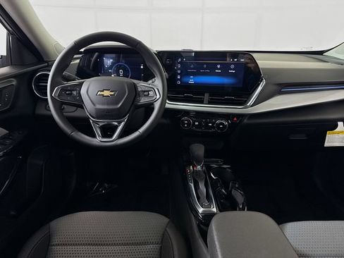 New 2026 Chevrolet Trax LT w/ LT Convenience Package FWD image 26