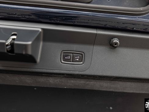 Used 2018 Porsche Panamera 4 image 15