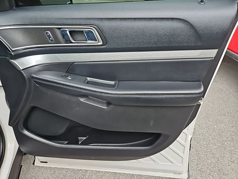 Used 2016 Ford Explorer XLT w/ Equipment Group 201A image 28