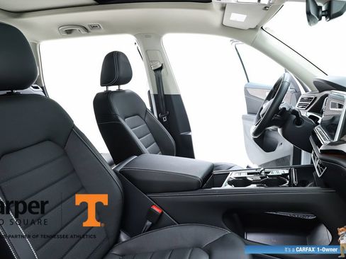 Used 2025 Volkswagen Atlas SEL AWD/4WD image 36