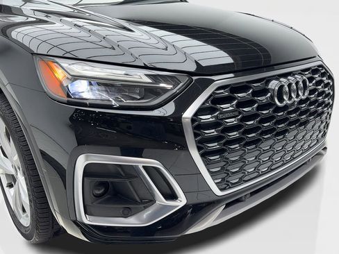 Used 2024 Audi Q5 2.0T Premium w/ Convenience Package image 3