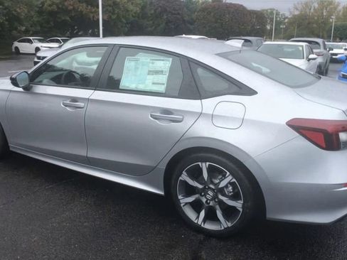 Used 2025 Honda Civic Sport Touring image 6