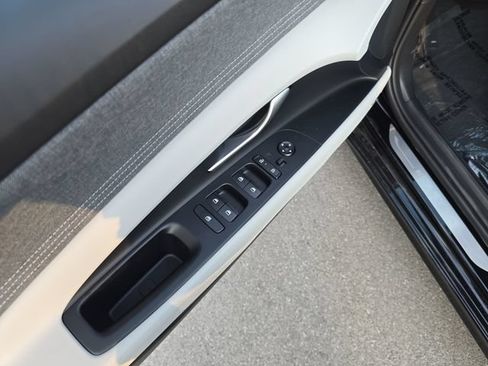New 2026 Hyundai Elantra Limited FWD image 11