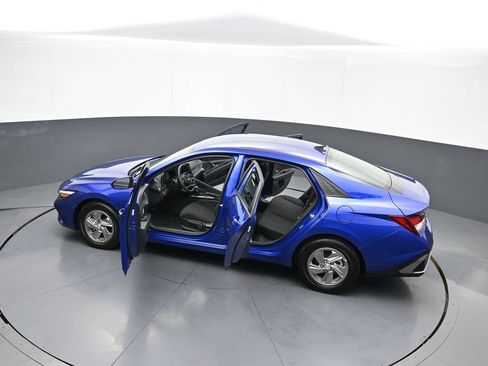 Certified 2025 Hyundai Elantra SE w/ Cargo Package FWD image 43